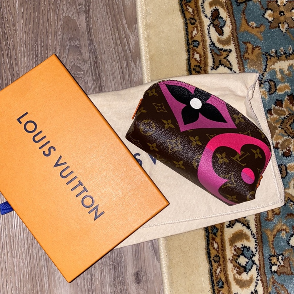 Sold 🎀Louis Vuitton game on collection cosmetic pouch - Picture 13 of 13